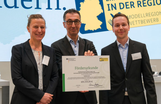 Erster Deutscher Ern&auml;hrungstag: Essen au&szlig;er Haus verbessern