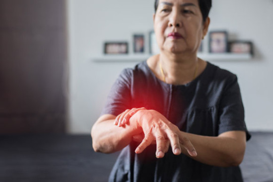 Parkinson als Berufskrankheit: Streit um Anerkennung und Kosten